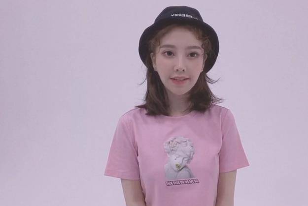 其实从5月份冯提莫为某品牌录制宣传片的时候,就有