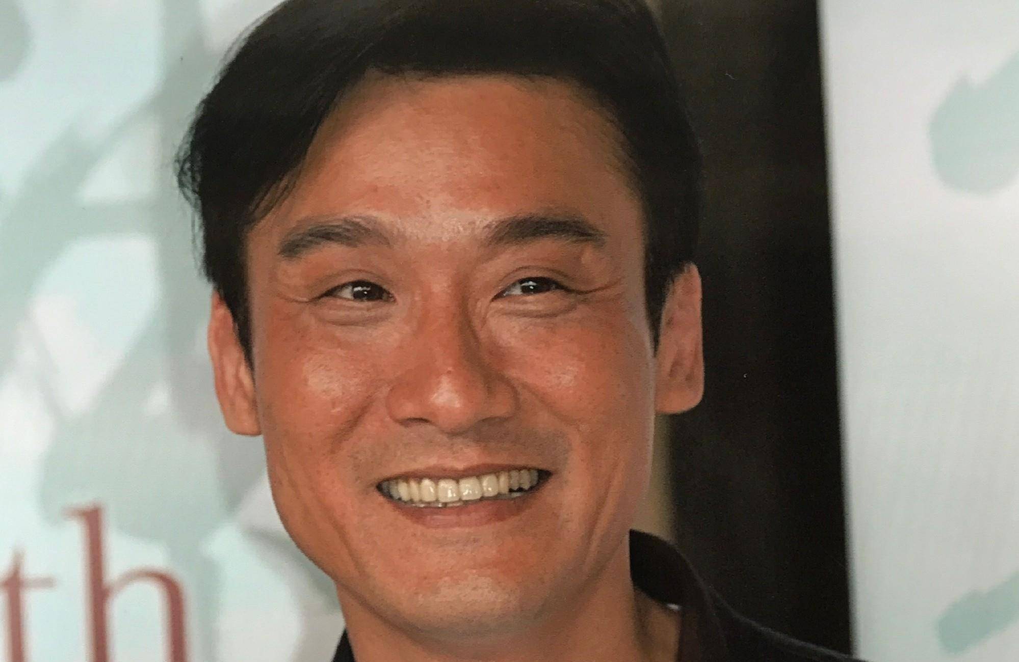 尚在襁褓之中的他,经常被母亲抱着带到影院,这或许就是梁家辉与影剧的