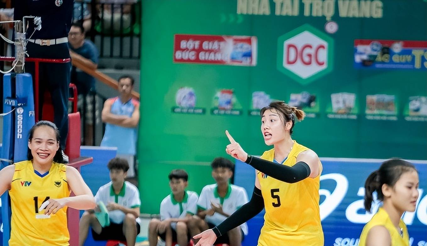 原创两战轰59分女排1米95冠军接应崛起24岁留洋闪耀打动蔡斌