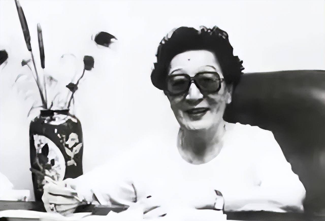 清末的最后一位格格活到2004年临终前说了溥仪不敢说的话