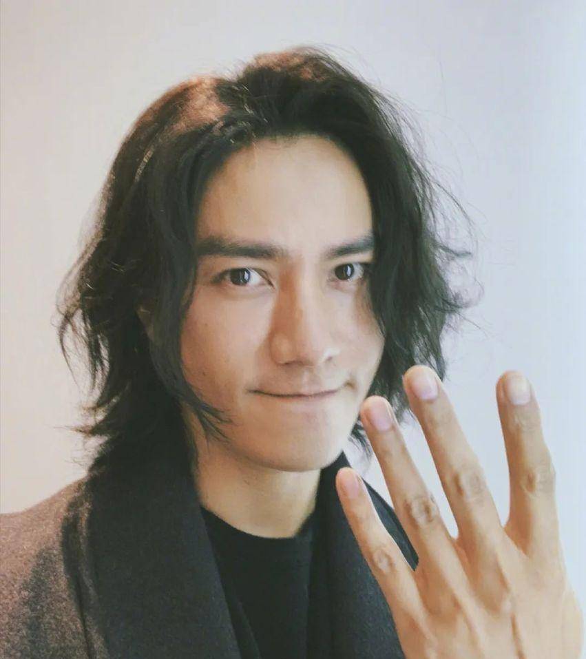 原创陈坤的童年阴影因要压岁钱遭父亲辱说被后妈儿子指挥同学痛打