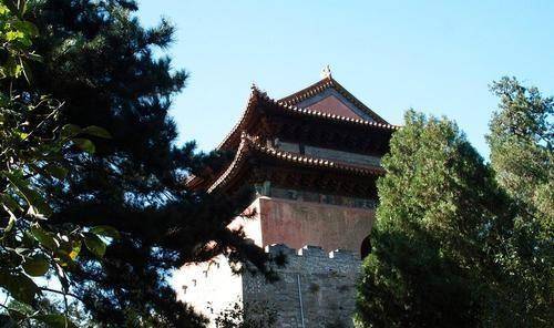 明朝第八代皇帝朱见深和这三位皇后合葬陵寝