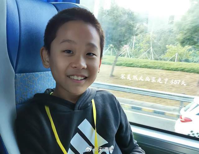 宋清辉天快亮时宋昊然推着自行车扭头朝着我笑什么话都没说