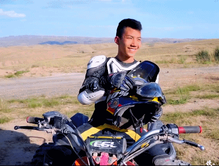 被观众评论:唯一能威胁到胡军总攻位置的人,简直是吴京的梦中情儿.