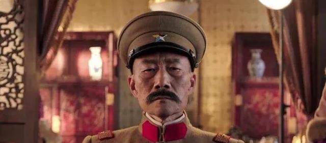 原创张作霖深夜回家被小兵持枪指骂老张为何赏了小兵一个媳妇