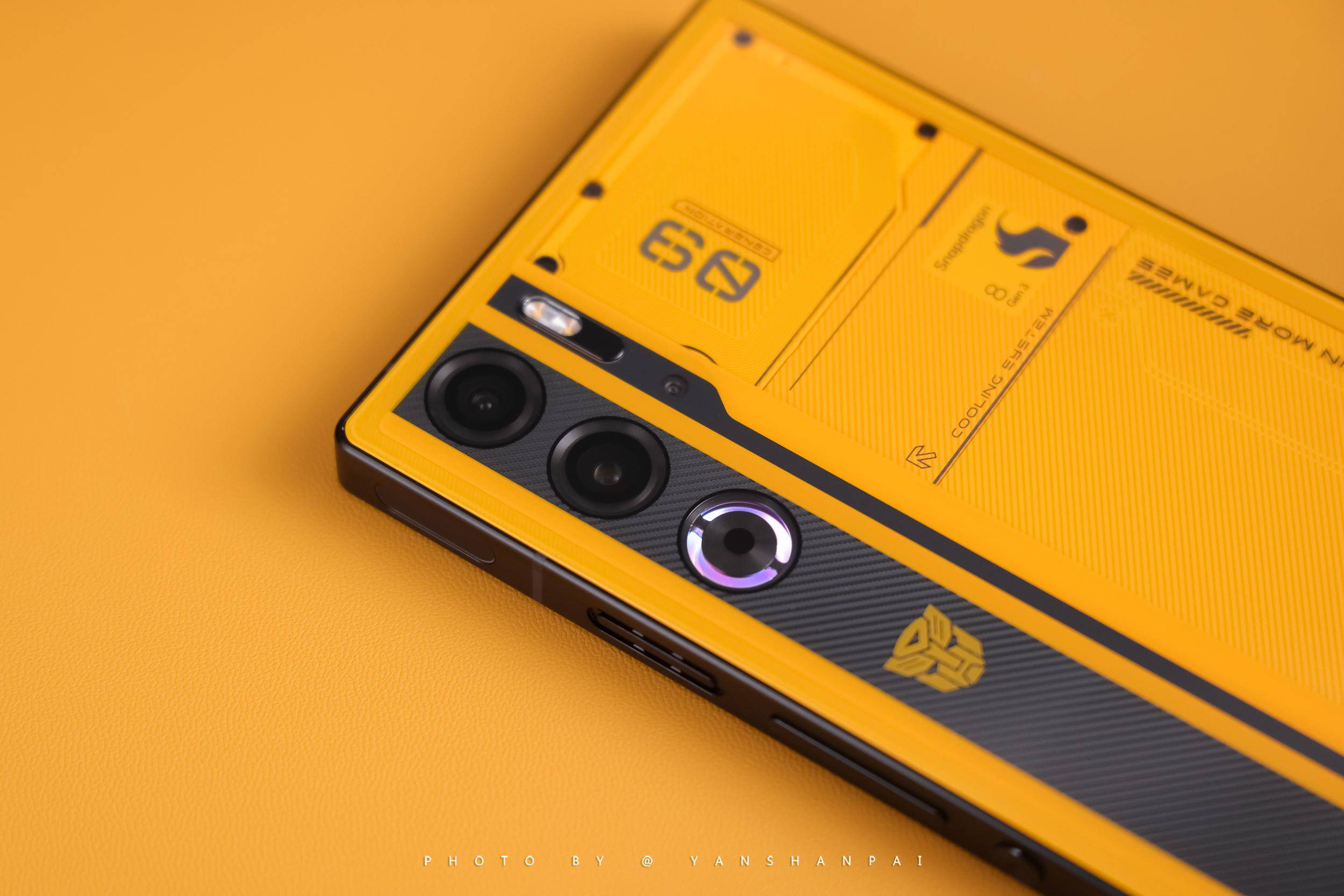 原创红魔9pro大黄蜂限量典藏版上手这变形金刚元素太满了