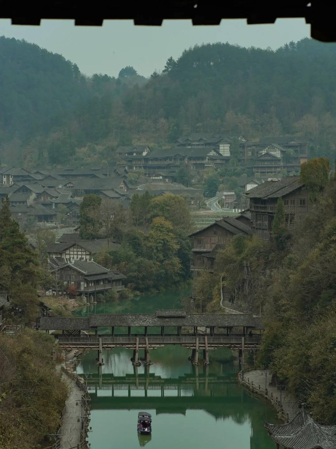 荔波-朗德苗寨-西江千户苗寨d5:西江千户苗寨-梵净山-镇远古镇d6:镇远