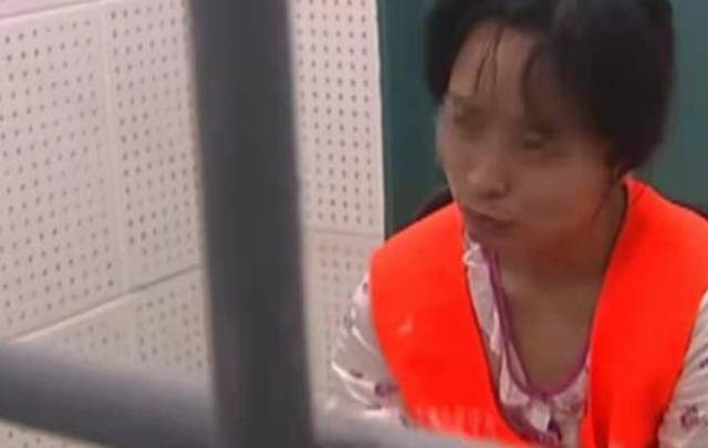 原创8年前四川26岁女大学生杀害生母被审讯时面带微笑为何