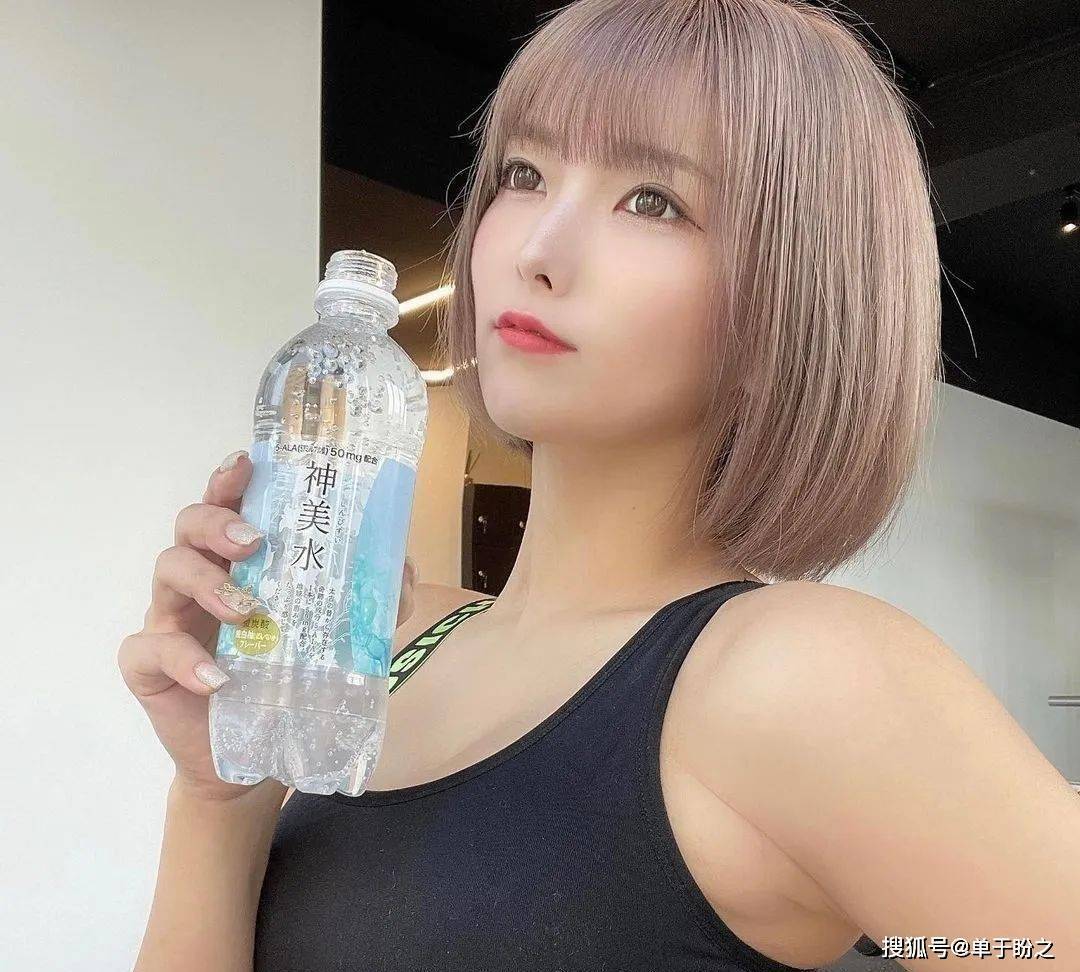 原创25岁单身日本小姐姐身材丰满想藏也藏不住