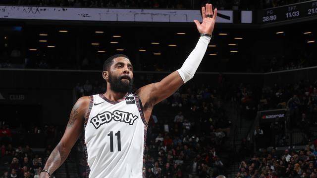 在今天的比赛中,欧文出场31分钟,23投19中,其中三分球9投7中,砍下54分