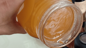 蜂蜜泡水辨别真假视频(蜂蜜水鉴别真假蜂蜜)