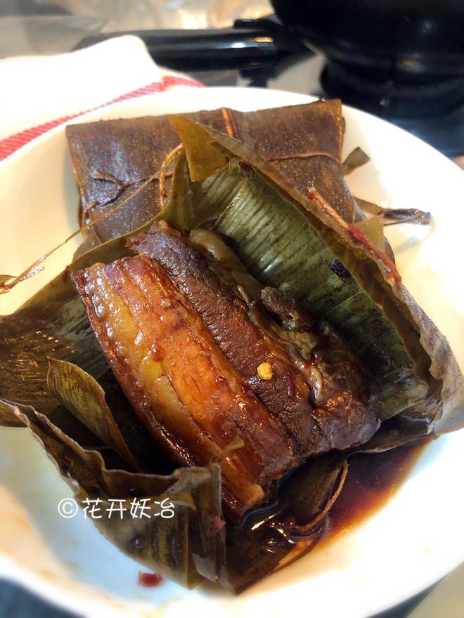 香叶一点生抽适量(咸淡取决自己口味)老抽适量(上色用)冰糖适量鸡精