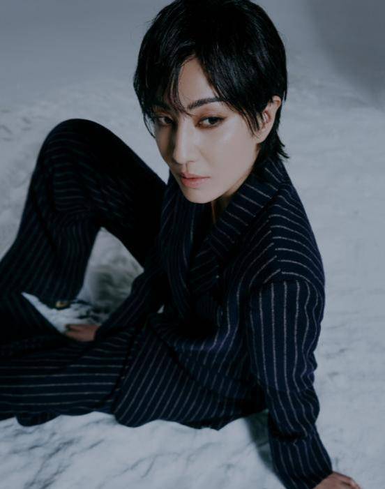 原创郑希怡时尚大片曝光长发造型温柔知性短发御姐又飒又拽