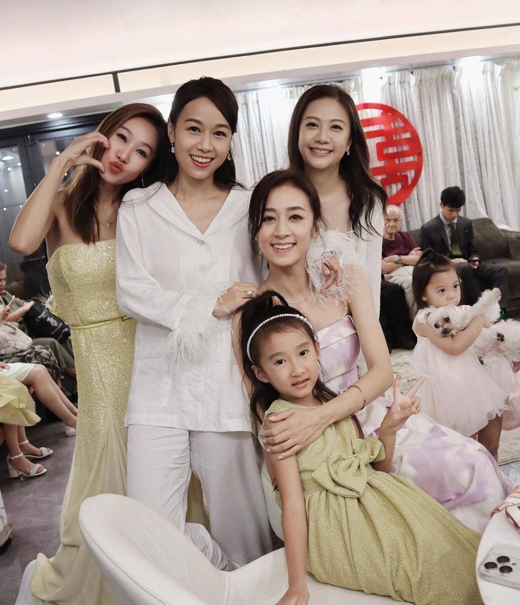 黄心颖结婚半年家庭聚会,老公和百亿姐夫搭肩合影像兄弟