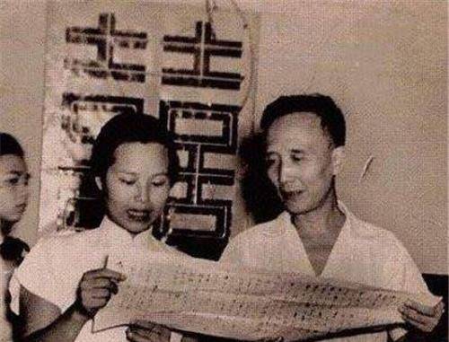 而于立群虽然与郭沫若过得很幸福,但是她并不知道自己的姐姐于立忱跟