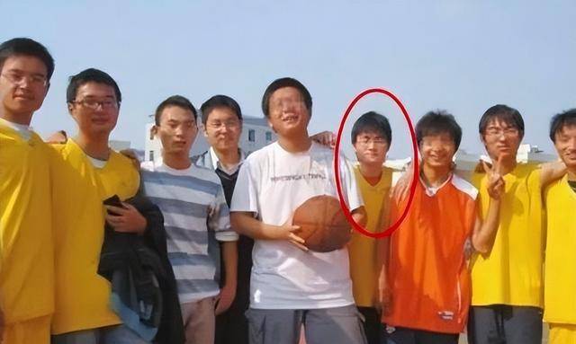 高考状元因为长得"丑",提刀刺杀妙龄少女,法庭上哭着请求原谅_曾世杰