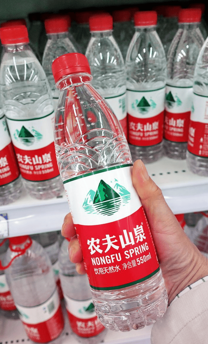 农夫山泉回应捐款,母公司养生堂集团受牵连,越解释越_