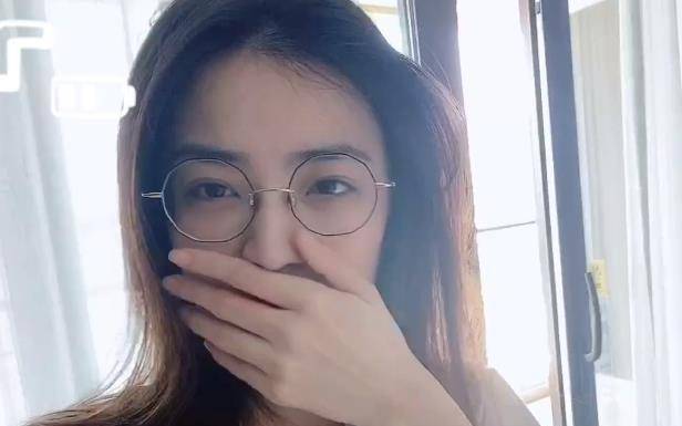 徐璐早起戴大框眼镜本以为是遮素颜听清近视度数瞬间懂了