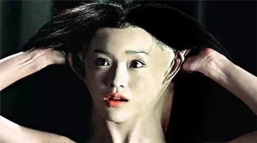 原创百年前的无名女鬼图放大10倍看她在做什么网友让人脊背发凉