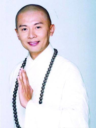 说起何宝生可能很少人知道,但说起香港的宝生银行,在香港可以说无人不