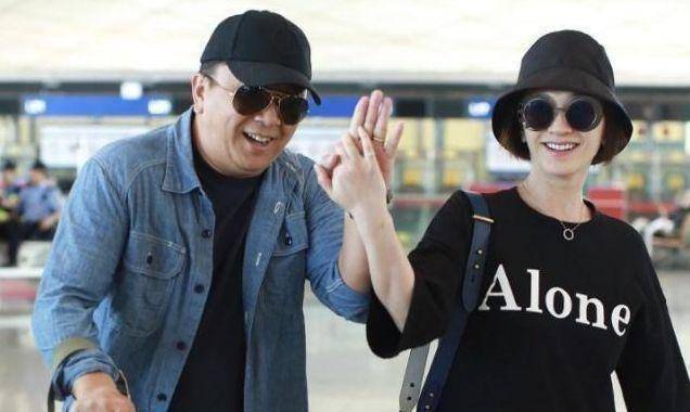 李小冉7年没有等到男友的求婚,男闺蜜默默守护了她16年,两人幸福成婚