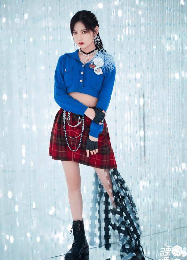 原创赵粤太敢穿了拿三分裙配系带靴谁还敢说是大象腿