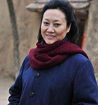 被称为"妈妈婆婆专业户",母亲王丽云是优秀演员,《亮剑》中的"刘伯承"