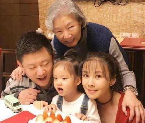 优秀演员吕中儿子导演儿媳影后不算啥女儿身份才是真厉害