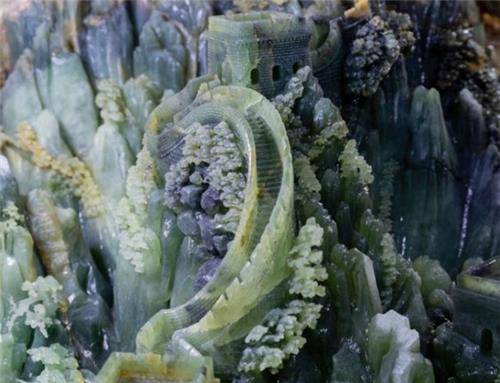 原创史上最震撼人心玉雕40名大师联手将118吨玉石雕成万里长城