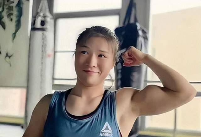 原创九零后姑娘用拳头闯天涯敢拼敢斗输过赢过没有放弃过