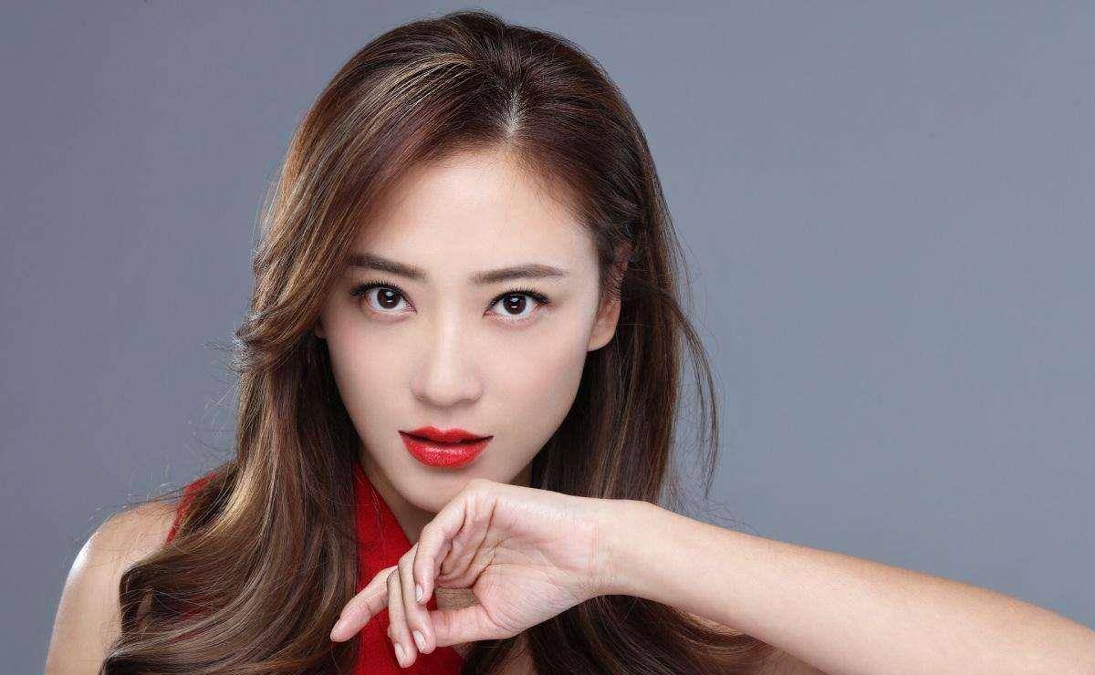 原创19年前应采儿半夜被抓向太不惜一切保她出来为何转身嫁陈小春