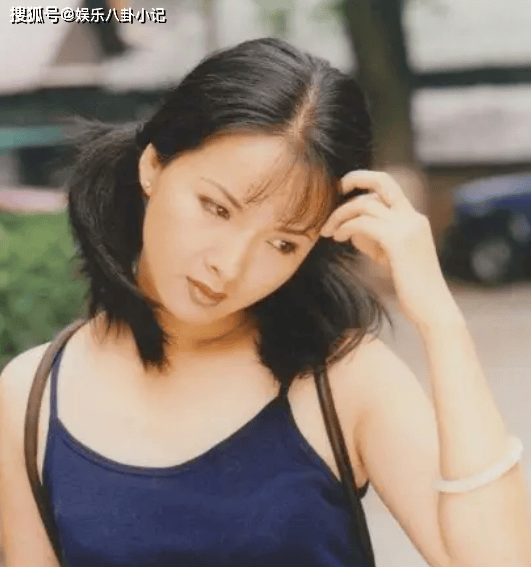 她是黄磊同班同学,与丈夫结婚24年零绯闻,12岁儿子长相帅气像她_谢兰