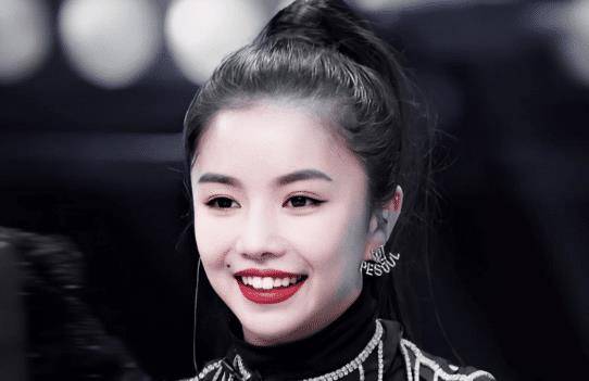 曾可妮,刘令姿中的一个,但无论哪一个出道都会被叫皇,除了戴萌,曾可妮