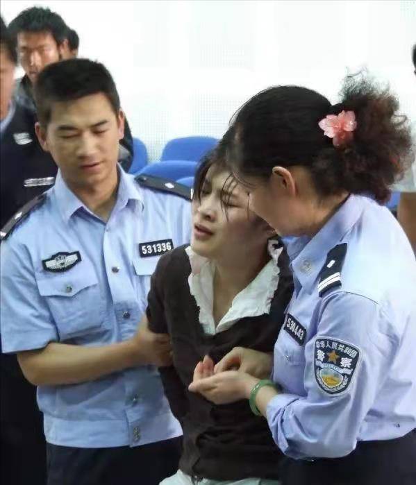 19岁女生经男友介绍去坐台,诱骗老板到出租屋杀害,2008年被判刑_张超