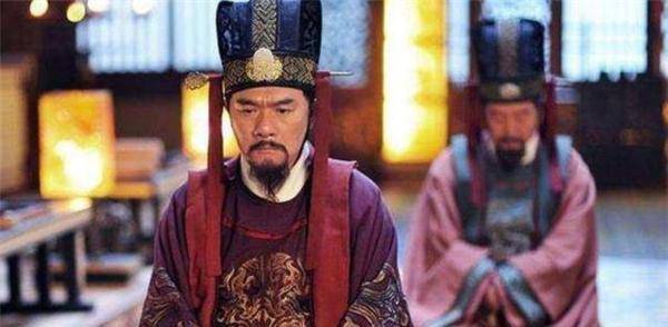 养父徐温也总是对他夸赞有加,甚至当时的皇帝吴太祖也认为徐知诰在