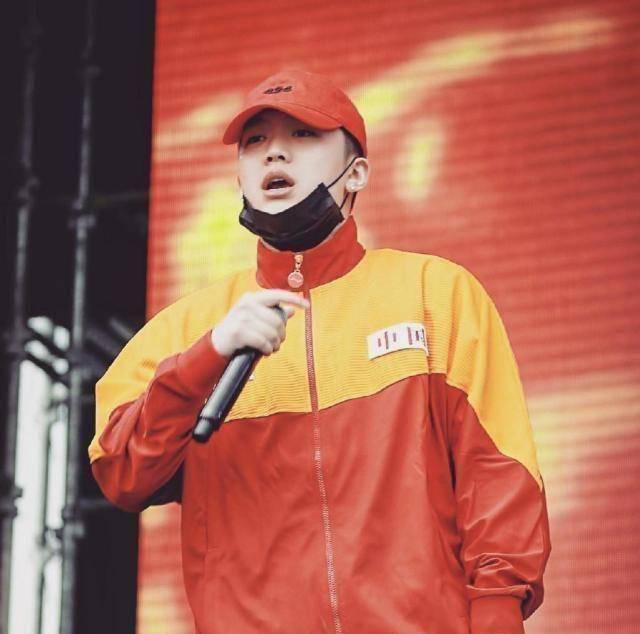 原创有嘻哈选手辉子发歌讽刺pgone歌词直指夜宿门被疑蹭热度