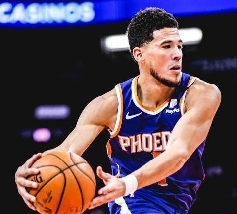 原创原创5分险胜4连胜西部第2反超篮网布克45分创新高裁判被撞倒