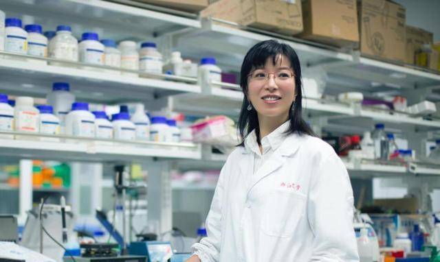 24年前毕业的女科学家,弃美回国获国际大奖,被称为亚洲第一人_胡海