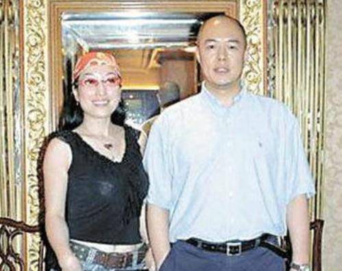 变成一个单亲妈妈,对于侯俊杰和訾晓敏来讲,仅仅只需要一个张铁林这样