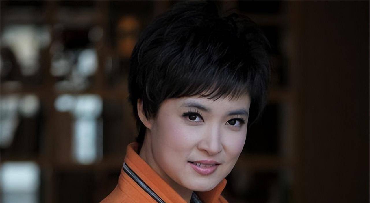 海峡两岸主持桑晨原来是这位大明星的后代难怪长这么好看