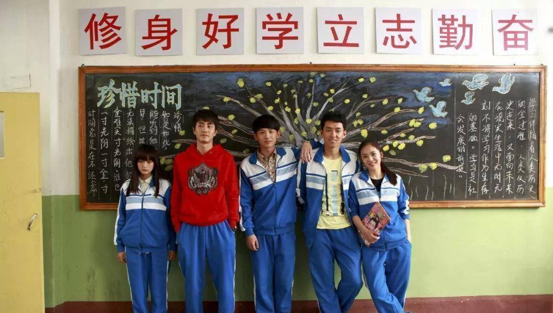 剧版《匆匆那年》的男二甚至选择了刚出道从没演过戏的新人白敬亭,女