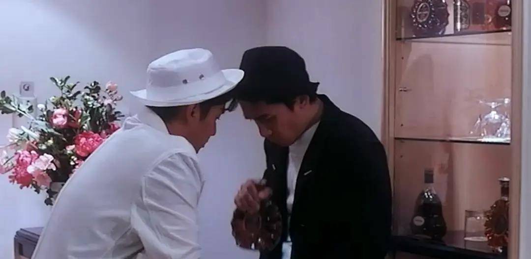 30年前,钱嘉乐第一次导演就毁了一部经典,梁朝伟吴镇宇也救不了_电影