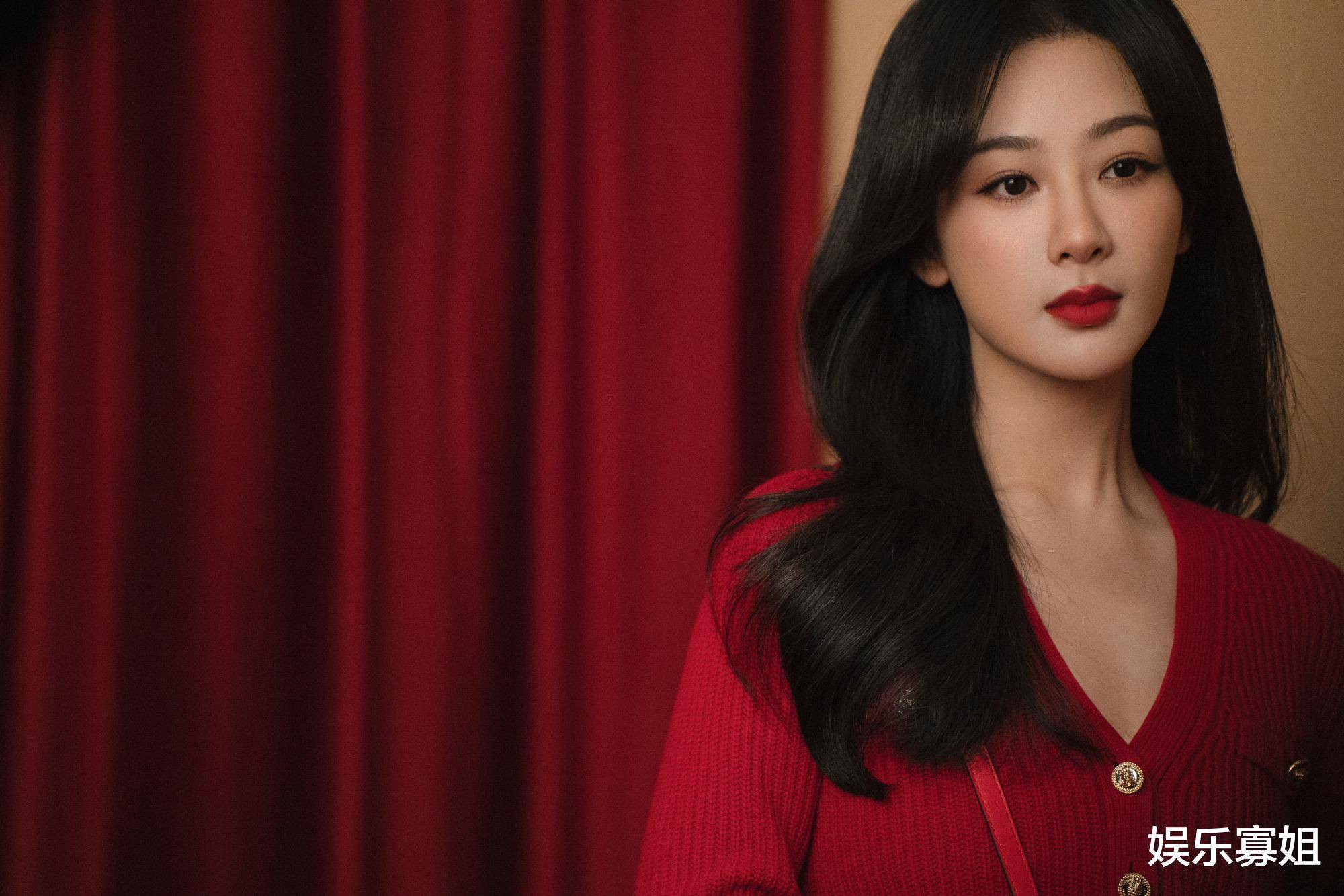 原创承欢记宣传物料被吐槽杨紫不站c位站最边缘还被挡脸了