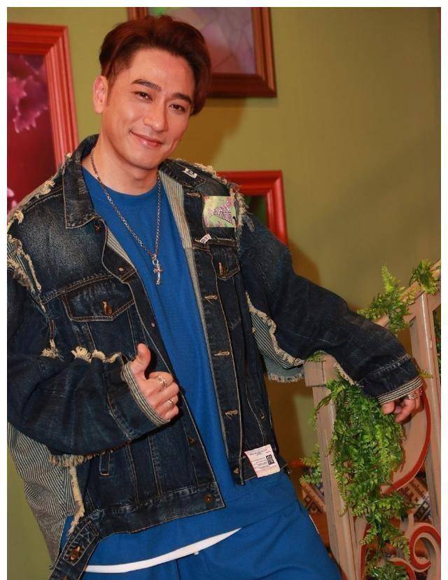 44岁吴卓羲被妈妈催婚,罕谈被指向古天乐借钱不还_音乐_挑战_态度