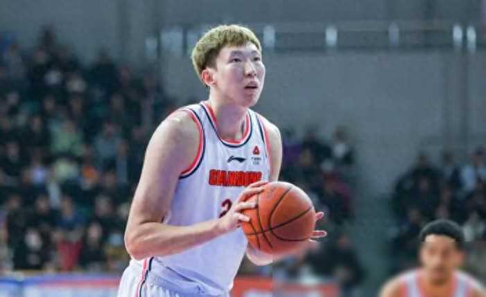 周琦14 16,广东豪取9连胜,升至联盟第四,徐杰伤退_比赛_北京_方硕