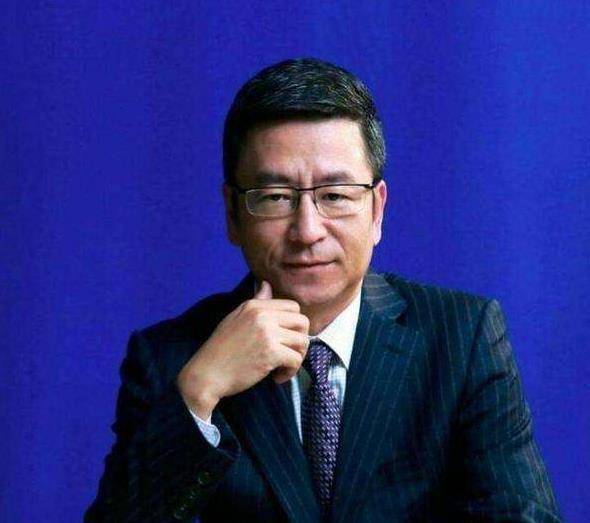 原创电视一哥白岩松患病5年如今52岁近况看起来很惋惜