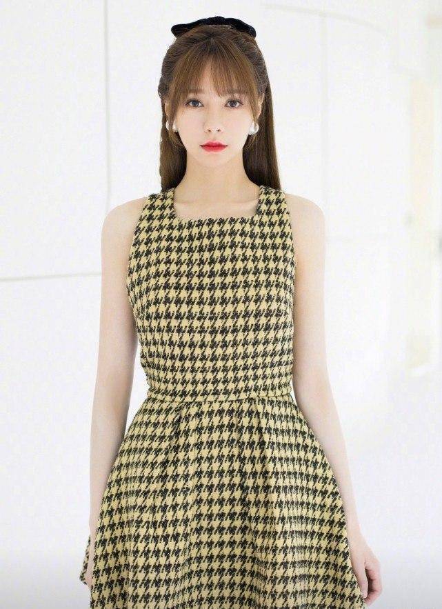 沈梦辰舞台表现耀眼十足私服look清新甜美简直太养眼了