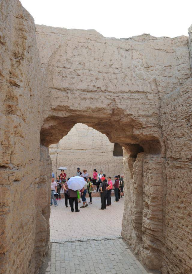 原创吐鲁番交河故城一座向地下掏出来的城比泰国吴哥窟还要早