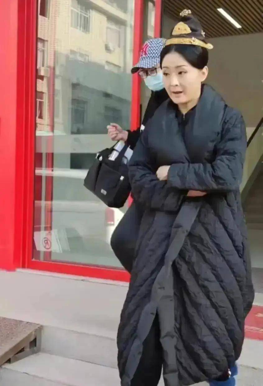 原创王艳和温峥嵘同框相差5岁却像两辈人发福真的是颜值毒药