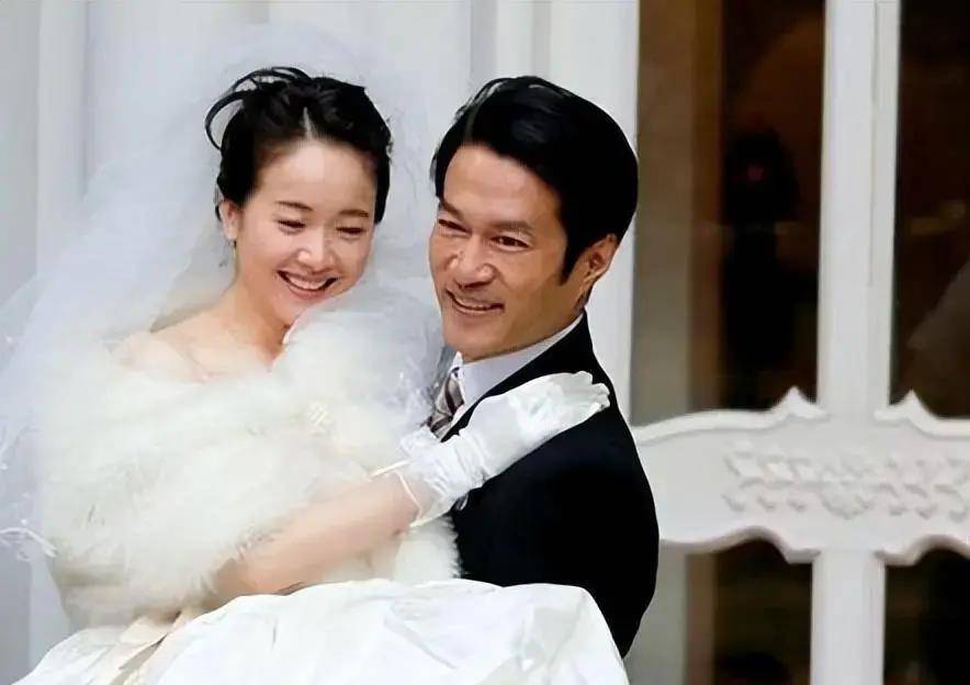 谭凯从小跟着外公学画画52岁仍然未婚和老母亲相依为命